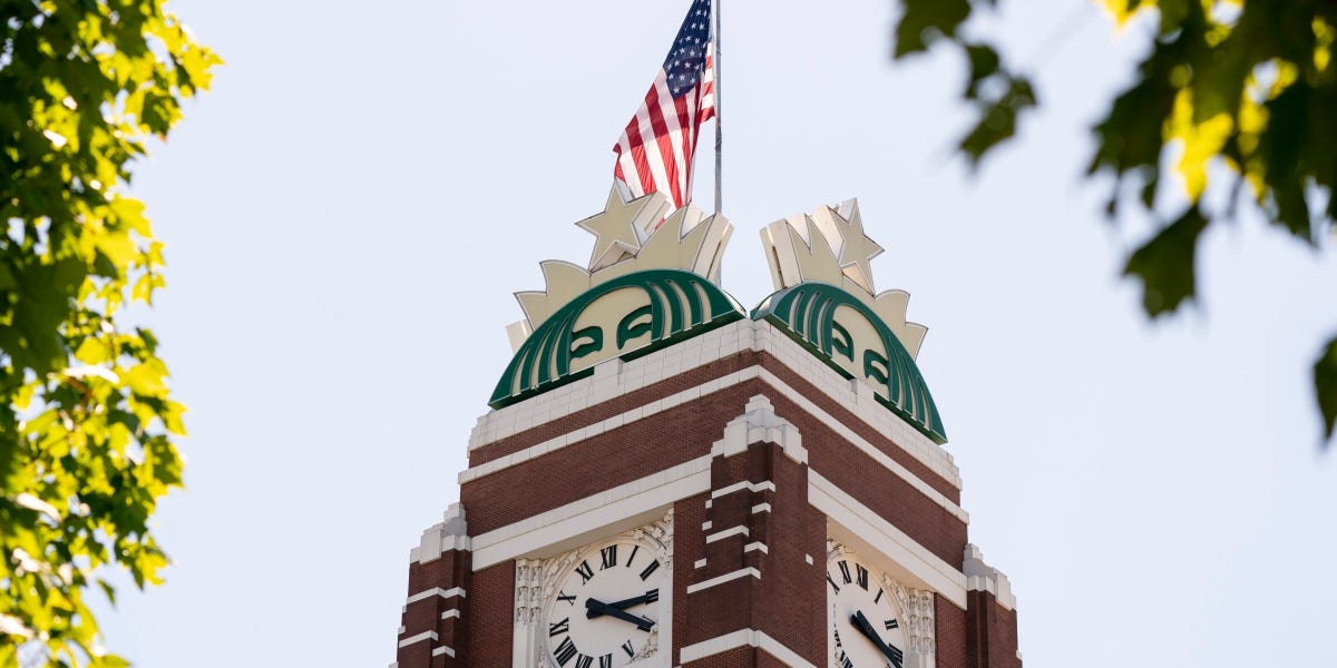 orae_signal's tweet card. Quiet displays of support for striking Starbucks baristas have begun appearing at the coffee giant's Seattle headquarters.