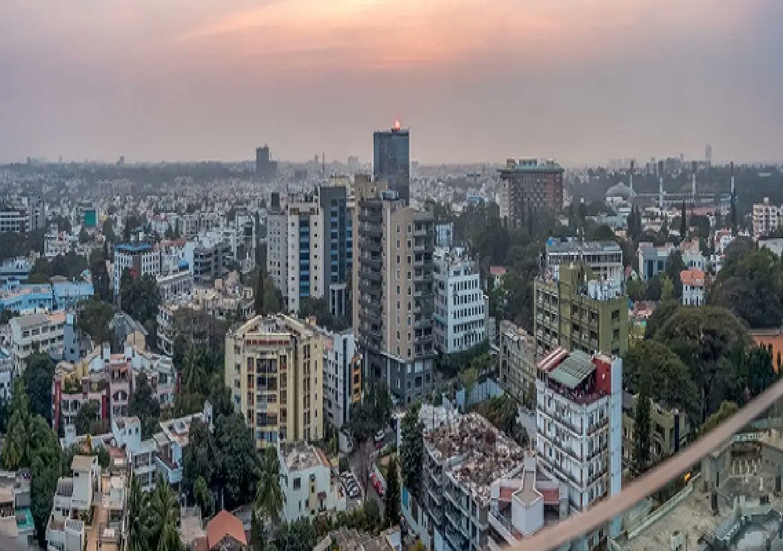 Newskarnataka's tweet card. Bengaluru enjoys cool mornings, clear skies, and breezy evenings as IMD forecasts a week of mild sunshine and perfect outdoor weather through 5 November.