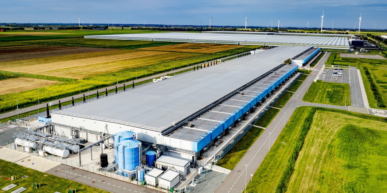 WSJ's tweet card. Balance sheets and cash flows are showing the strain of AI investments and forcing investors to think about companies differently.