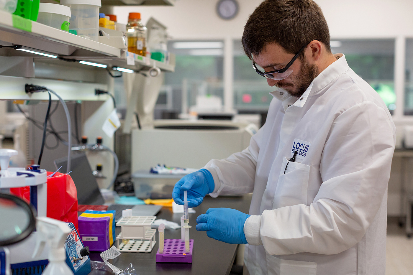 RBioinformatics's tweet card. Technologies for generating superphages and optimizing phage cocktails are poised to overcome antibiotic resistance and resolve microbiome dysbiosis.