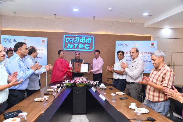 NewsRiveting's tweet card. Besides the National Level Archery Academy at Naya Raipur, NTPC is also extending financial support of Rs 20.53 crore for Grassroot Archery Academy to be set up at Tehsil Shanna in Jashpur district