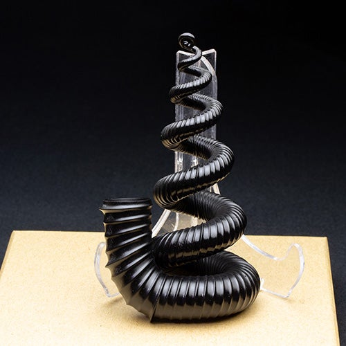 fossiltenchou's tweet card. こんばんは。ふぉっしる店長です。寒い季節になりました。寒くなると、当店の看板犬たちが私にくっついてきたり、姉妹でくっついたりするようになります。幸…