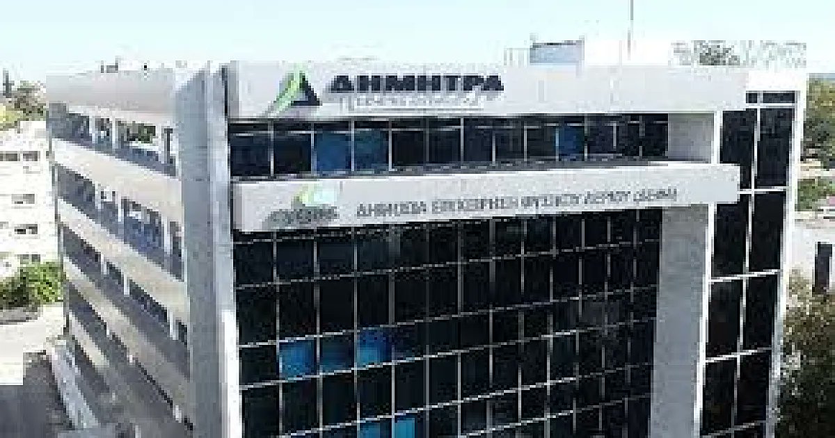 politis_news's tweet card. Η προτεινόμενη αντιπαροχή ήταν χαμηλότερη (discount) από τη μέση τιμή διαπραγμάτευσης της περιόδου μέχρι και 5 μήνες πριν από την ανακοίνωση υποβολής υποχρεωτικής δημόσιας πρότασης