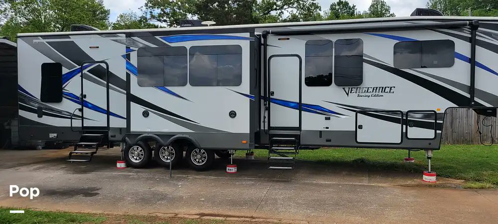 GreenDieselElec's tweet card. Explore this 2017 Vengeance 38L12 for sale in Maryville, TN. View 124 photos and a video on popsells.com to appreciate this Fifth Wheel Trailer.