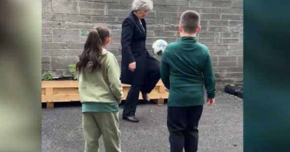 Tweet card summary image