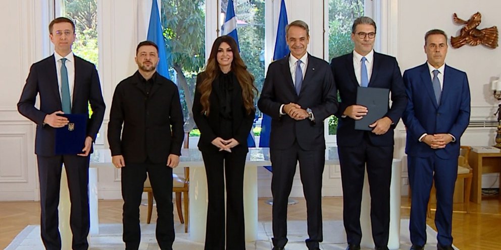 Techdata66's tweet card. Υπεγράφη στο Μέγαρο Μαξίμου, παρουσία του Κυριάκου Μητσοτάκη και του Βολοντιμίρ Ζελένσκι, η ενεργειακή Συμφωνία για την μεταφορά LNG από την Ελλάδα στην Ουκρανία.