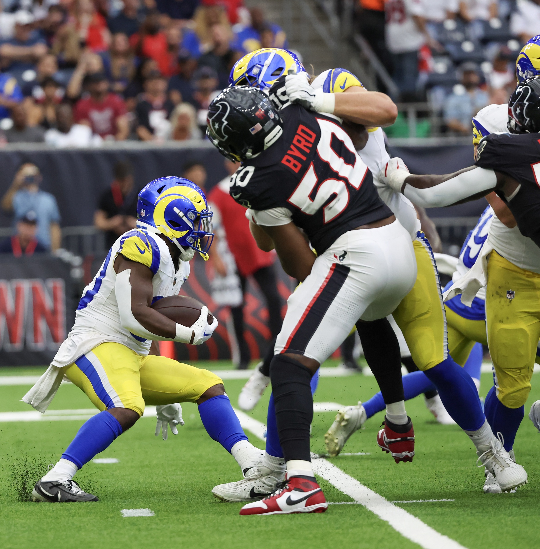 AntPalNews's tweet card. One NFL Free agent is reportedly seeking a comeback this upcoming 2025 regular season this year as he's in "great" shape.