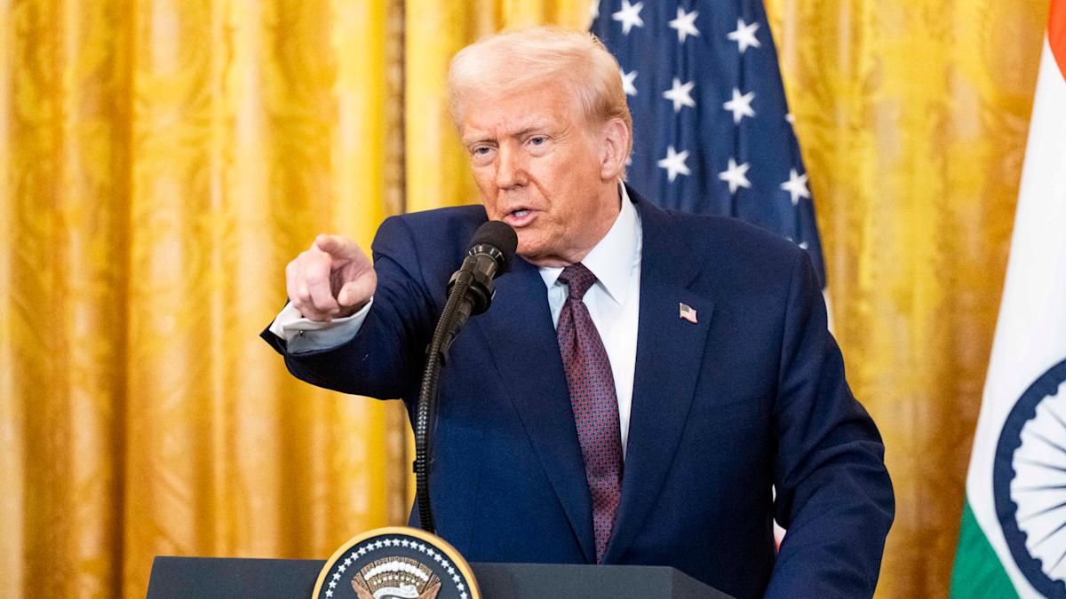 DataScienceBon's tweet card. Nearly 30,000 federal workers were laid off or fired last month as a result of President Donald Trump's executive order reducing government spending. It is uncertain whether that will stand --...