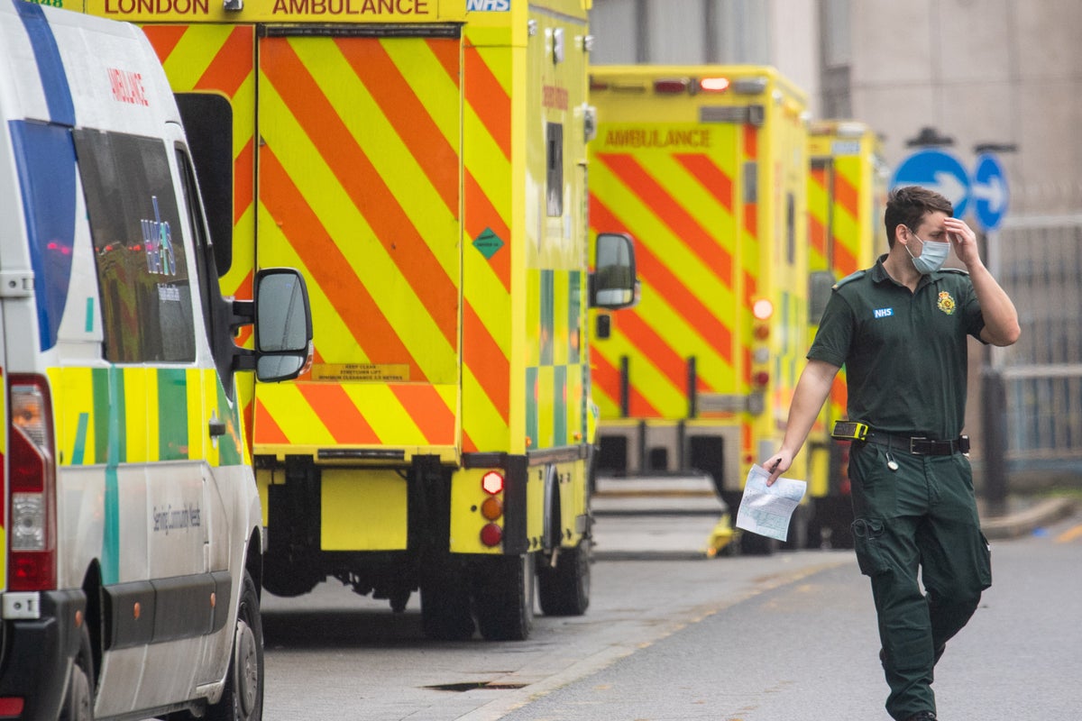 Keir_Starmer's tweet card. Total deaths pass 100,000