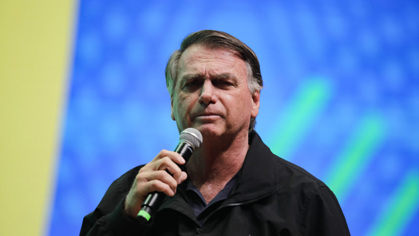 tora_bit's tweet card. Deputados e senadores do PT fizeram 521 posts nos dias 18 e 19 de fevereiro celebrando a petição da PGR. Leia no Poder360.