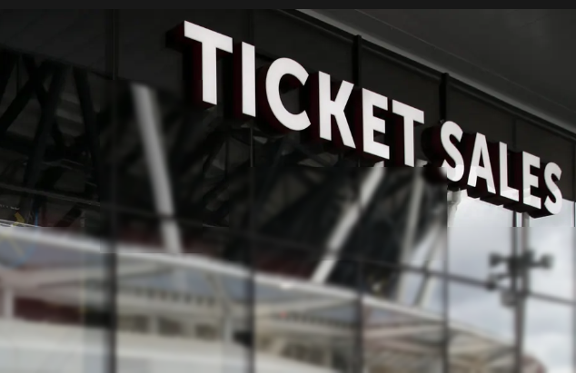 WHU_ISC's tweet card. We made the club aware of a discrepancy with Club Cash refunds and submitted evidence to back this up.