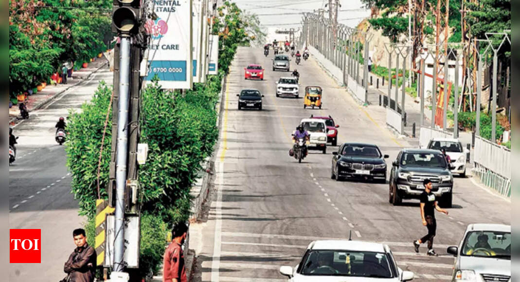 sameer_dubey's tweet card. The 30kmph speed limit fixed for the arterial 2.63-km Indian School of Business (ISB) road, which leads to the financial district, Narsingi, Kollur an