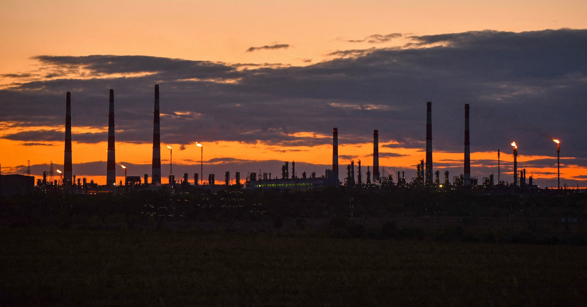Intforming's tweet card. Oil majors, including Chevron and Shell , have reduced oil and gas output at a top Kazakhstan field after a Ukrainian drone strike damaged a gas processing plant in Russia that supports their...