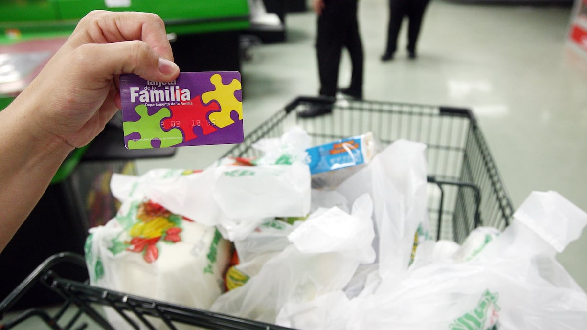 IntEconomicspr's tweet card. Según CRECE, el diseño actual del sistema penaliza a quienes intentan entrar al mercado formal y empuja a muchos hacia la economía informal