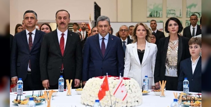 haberhergun's tweet card. KKTC'nin 42. kuruluş yıldönümü, Antalya'da düzenlenen törenle kutlandı. Antalya ve Isparta valilerinin katıldığı etkinlikte, iki ülke arasındaki kardeşlik bağları vurgulandı.