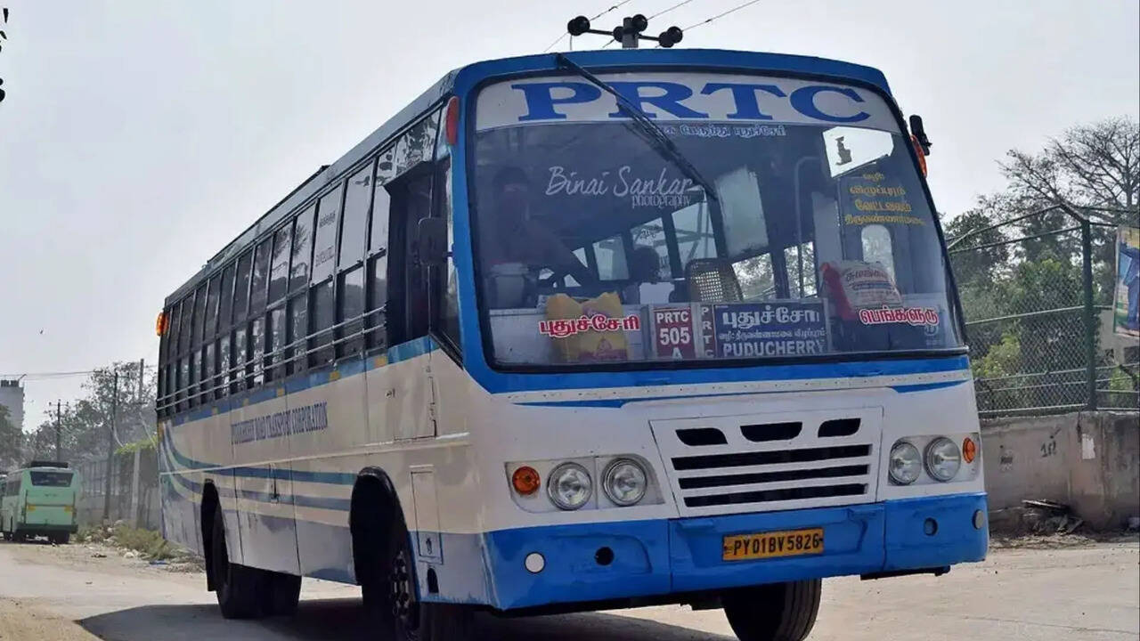 TimesNowSeithi's tweet card. பொதுமக்களின் கோரிக்கையை ஏற்று புதுச்சேரி மாநில போக்குவரத்து கழகம் முக்கிய வழித்தடத்தில் பேருந்து சேவை தொடங்கப்பட்டுள்ளது.