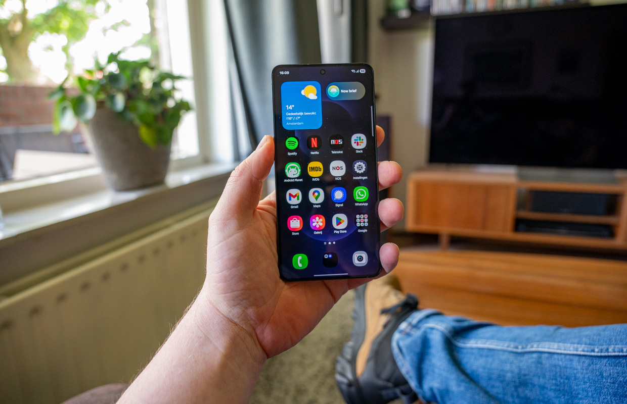 APPelit's tweet card. Een keyboard in je broekzak, een griezelig dobbelspel, XXX en handige updates in de Vind Plek-app van Google.