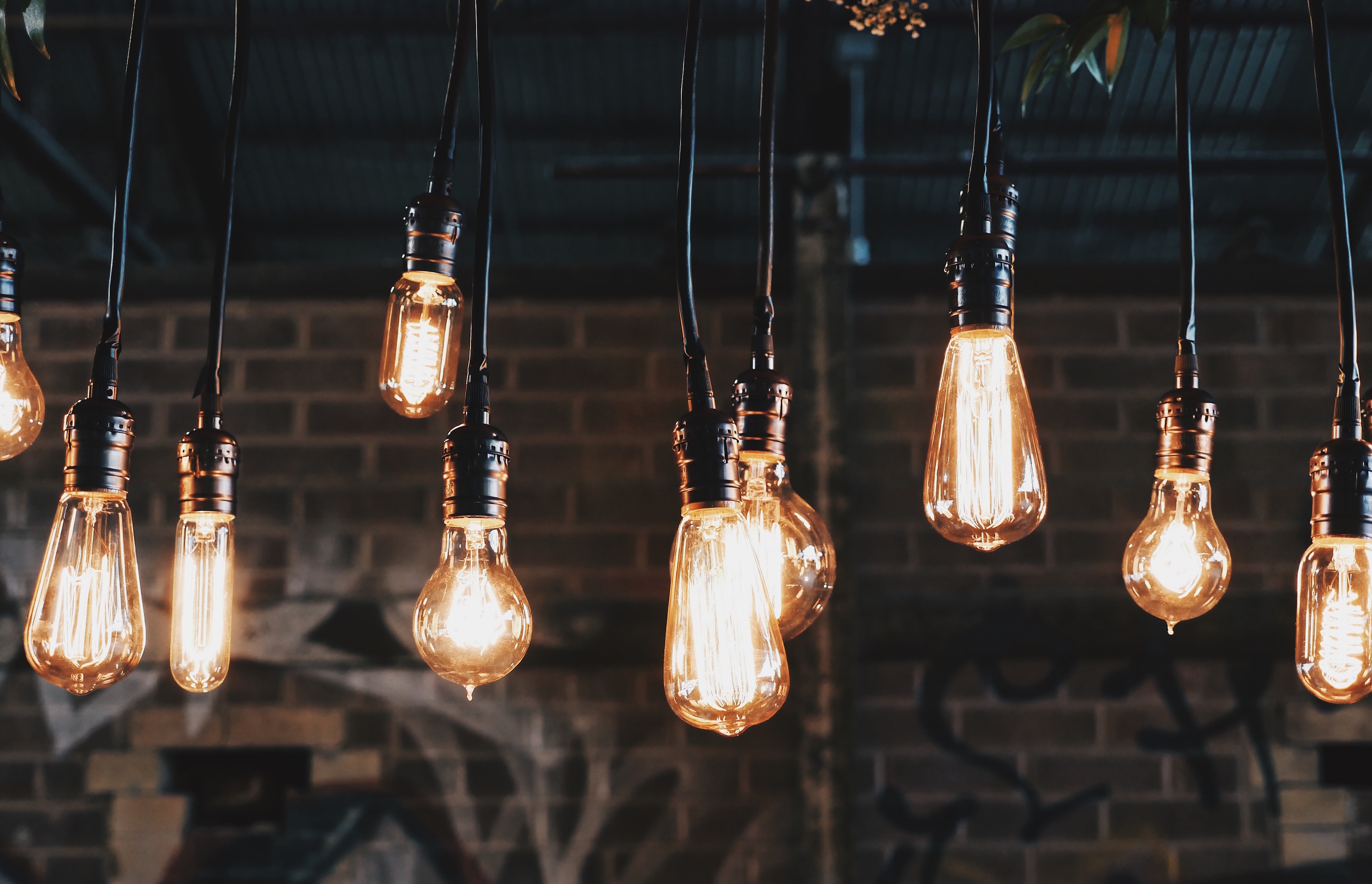 HowToDBB_NL's tweet card. The purpose of this tool is to fill up an entire wall with the ideas generated by a team in a short amount of time. Select the most promising ideas.