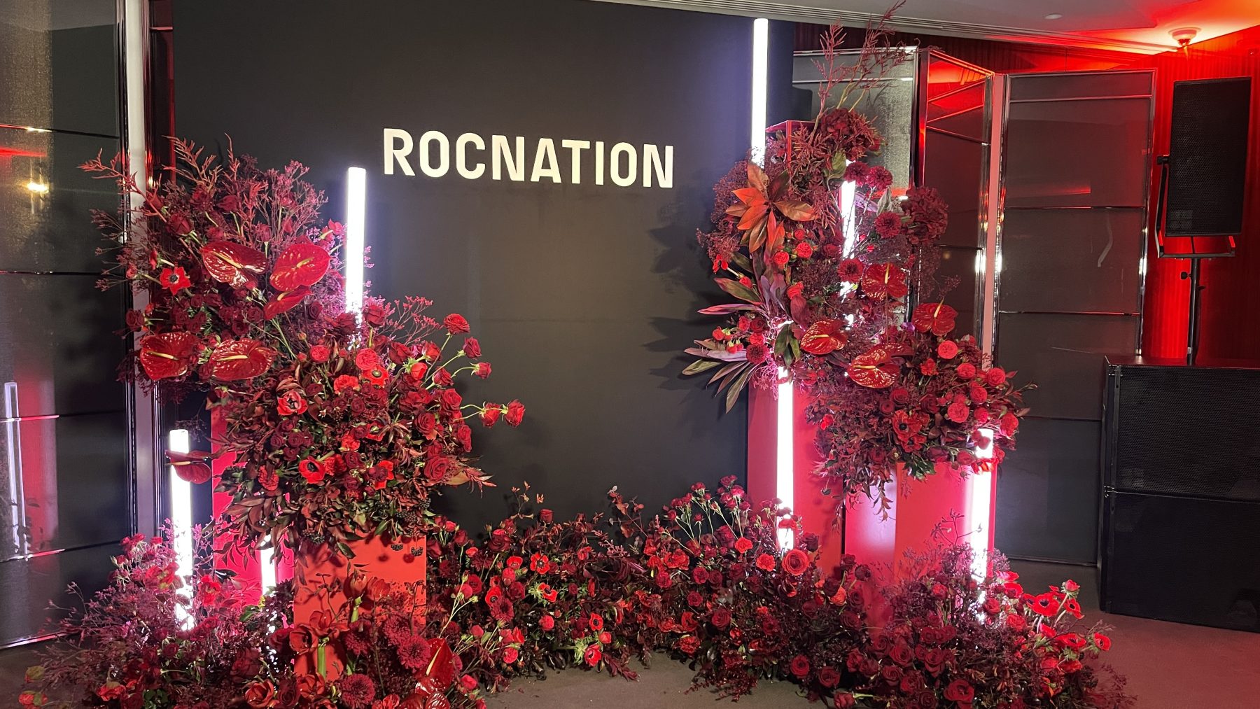 musicaindustria's tweet card. Roc Nation ha fusionado sus divisiones Roc Nation Label y Equity Distribution (EQ) en una sola entidad unificada llamada ROC Nation Distribution, según reporta MBW. La nueva división servirá como una...