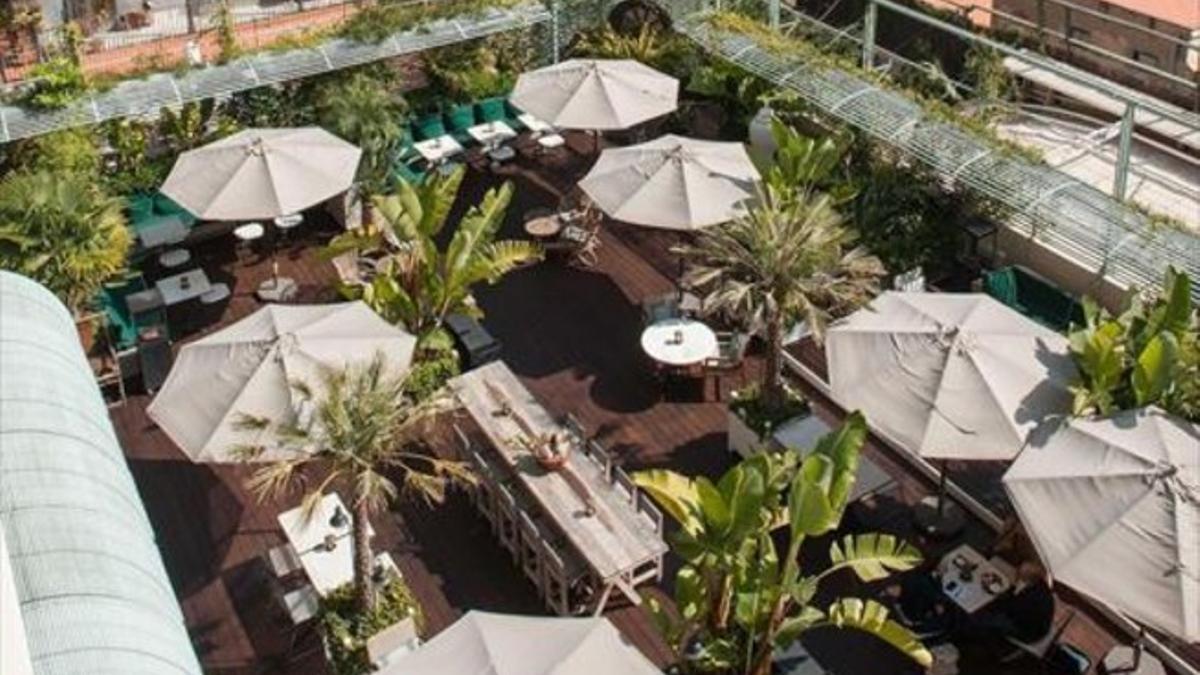 siamotutteB's tweet card. En la ciudad hay muchos patios, terrazas y jardines donde disfrutar de buena comida en paz. Esta es nuestra selección