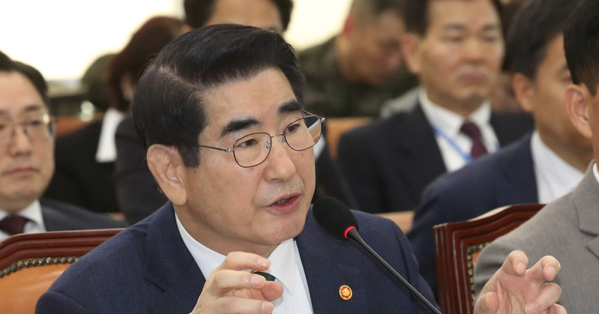 roricon's tweet card. (서울=뉴스1) 박응진 기자 = 김용현 전 국방부 장관이 퇴직금을 정상적으로 수령하는 것으로 확인됐다. 김 전 장관이 낸 사표를 윤석열 대통령이 수리해 면직 처리됐기 때문이다. 반면, 비상계엄이 선포된 지난 3일 밤부터 계엄이 해제된 4일 새벽까지 현장에 출동했던 계엄군들은 수당을 받지 못하는 것으로 나타났다. 7일 뉴스1 취재를 종합하면 김 전 장관은