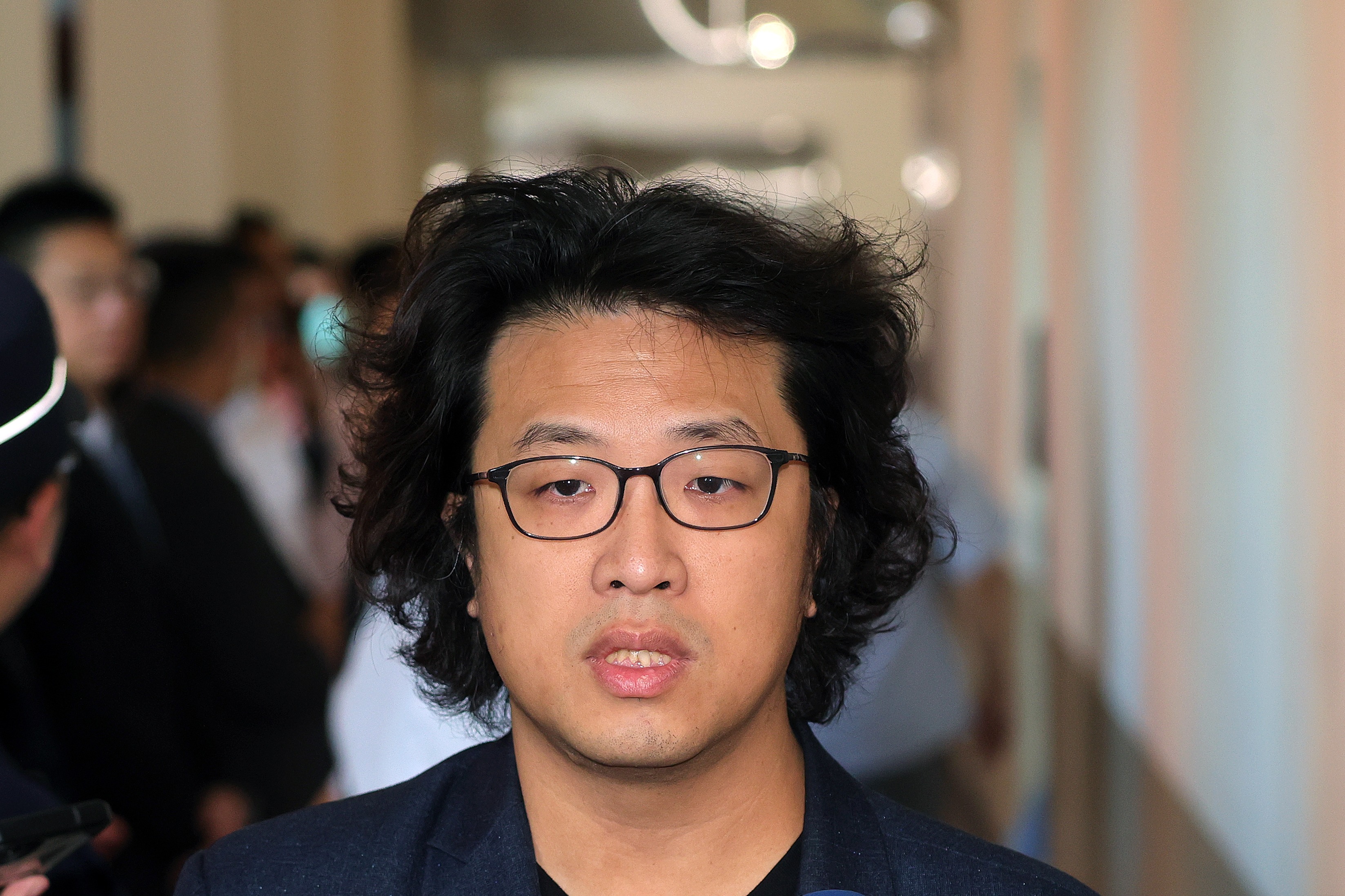 dryadb43738's tweet card. 大陸重慶公安日前對中共認定的「台獨」頑固分子、我立法委員沈伯洋進行立案偵查，大陸官媒央視新聞又於9日上午發布影片「起底台...