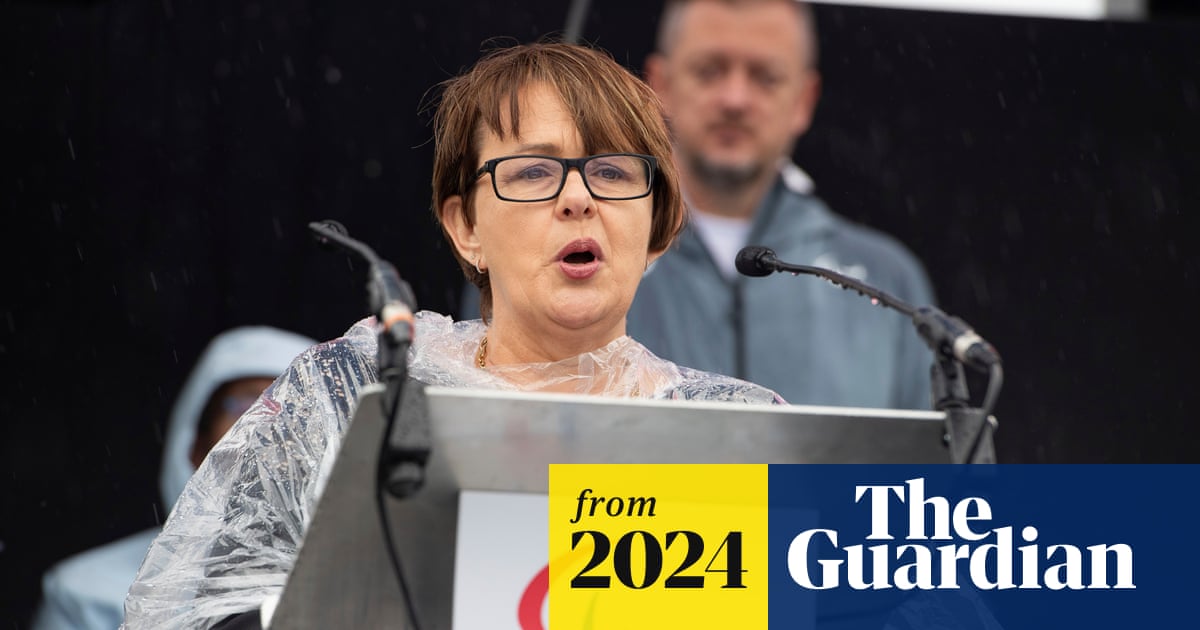 squirrelpot's tweet card. Paralympian sent series of tweets when her train arrived at King’s Cross with no one available to help her