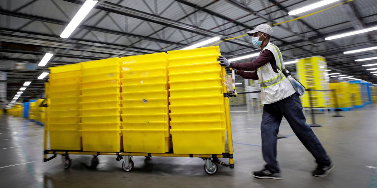 EcommVC's tweet card. E-commerce sales from both online and traditional retailers are still growing, but could start losing momentum quickly.