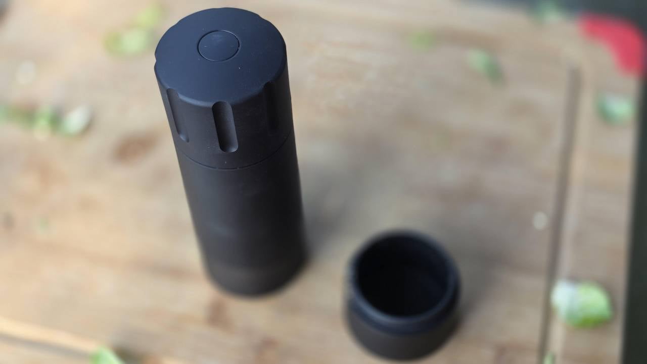 ManTripping's tweet card. MÄNNKITCHEN Pepper Cannon review: aerospace-grade aluminum construction, 10x faster grinding, professional output for serious home cooks, wide grind range, precision control.