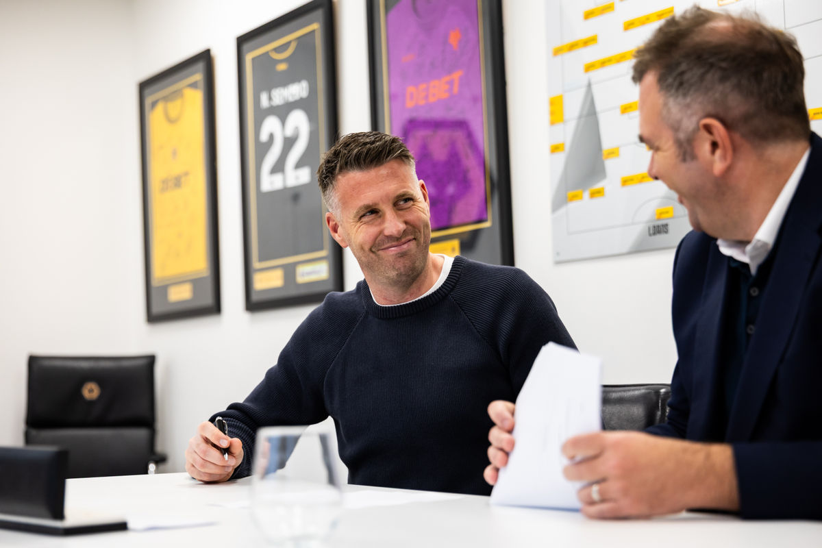 ESWolves_star's tweet card. Rob Edwards is the new Wolves head coach and I think it's a good appointment because he's young, eager and has proven himself at some good clubs.