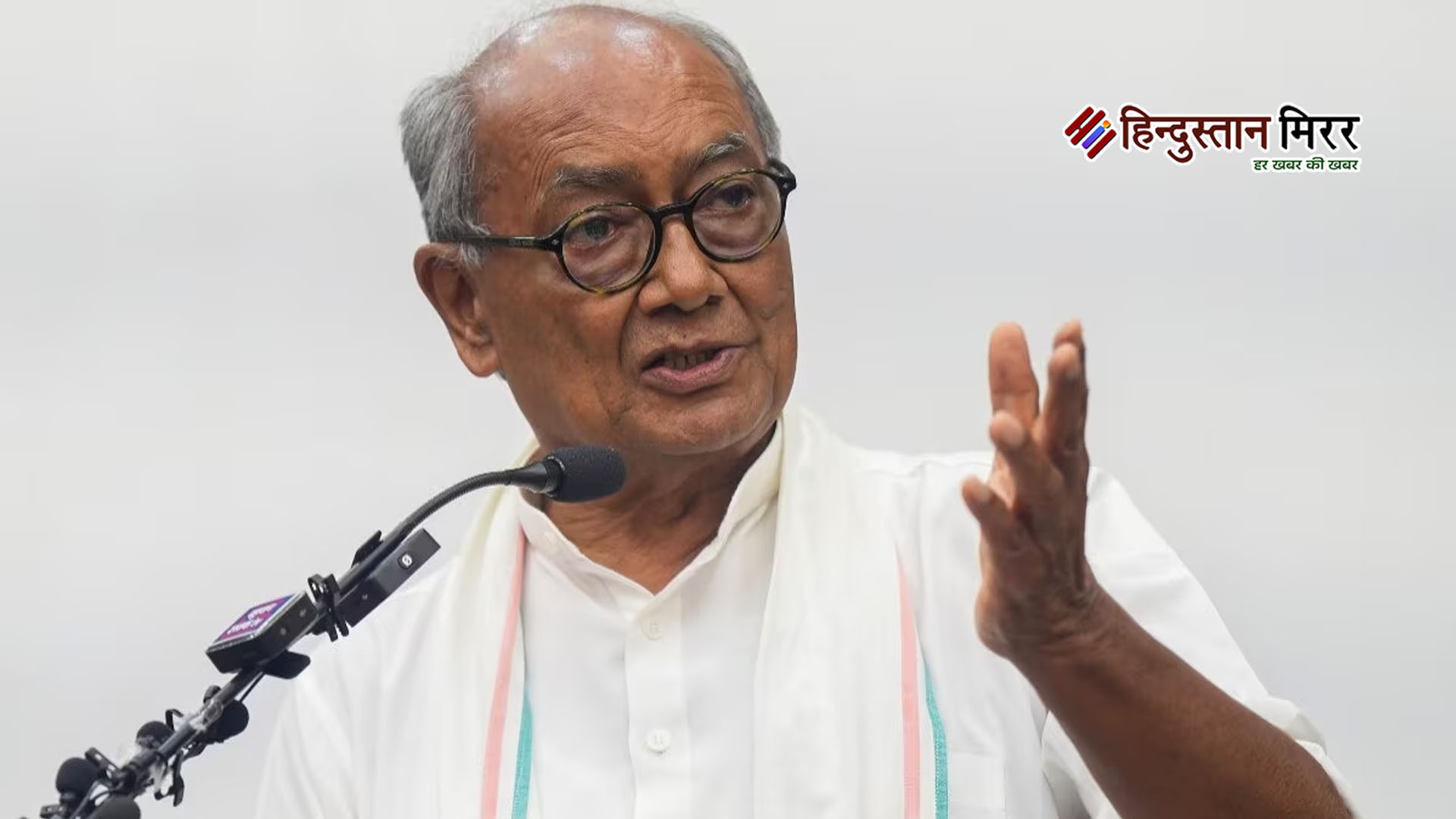 HindustanMnews's tweet card. हिन्दुस्तान मिरर न्यूज: कांग्रेस नेता और मध्य प्रदेश के पूर्व मुख्यमंत्री दिग्विजय सिंह ने बीजेपी सरकार पर घुसपैठियों के मुद्दे को चुनावी हथियार के रूप में इस्तेमाल करने का आरोप लगाया है। उन्होंने...