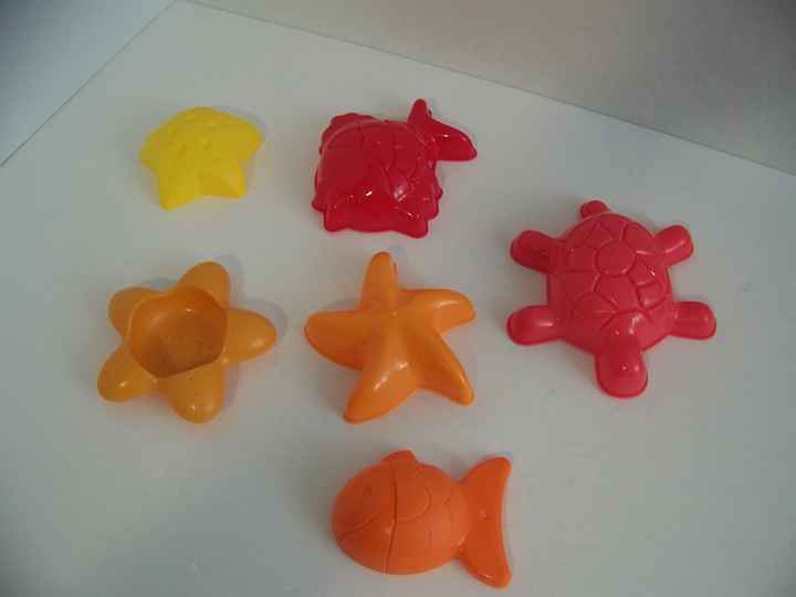 FreePilePicker's tweet card. Shop smarter: Bundle of 6 Sand and sea Toys Custom Variety Pack toys & collectibles, from verified 5-star seller. Like new condition.