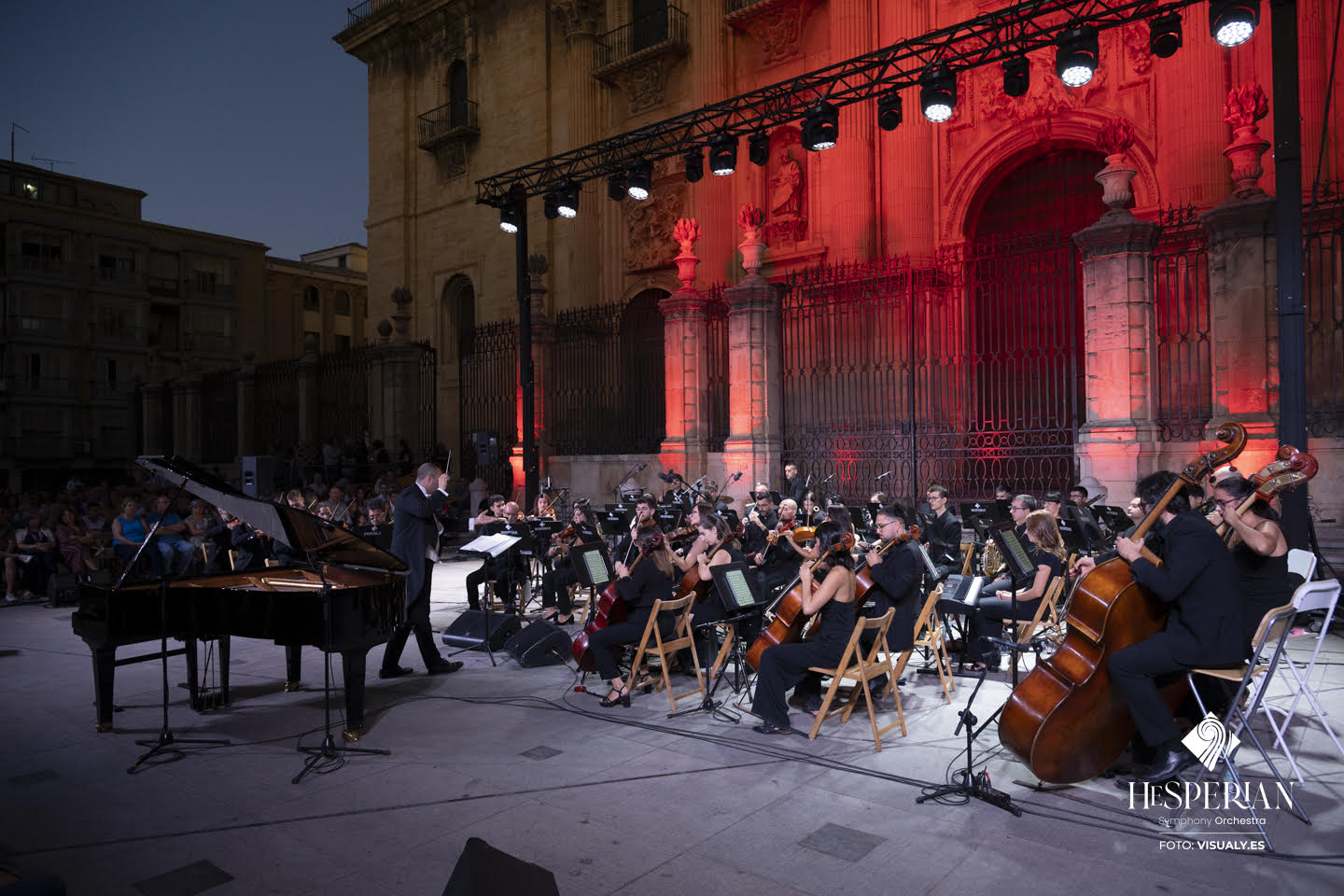 Mas_Escena's tweet card. El próximo jueves día 20 y hasta el jueves día 27 de noviembre se pondrá a la venta, el Abono de “Música en Navidad” del Teatro de Rojas, desde las 10 de la mañana y por los canales habituales de...