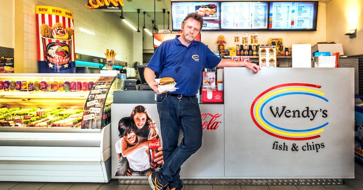 DParallelTrade's tweet card. Snackbar Wendy's uit Goes biedt dapper weerstand aan die andere Wendy's. De Amerikaanse fastfoodketen verliest de ene na de andere rechtszaak. 'Hadden ze niet verwacht van zo'n Zeeuwse boerenlul.'