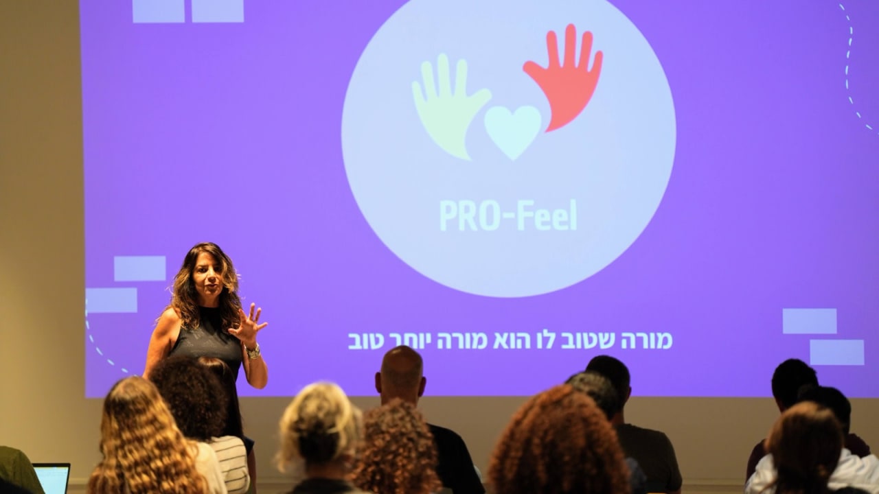 IsraelTechPR's tweet card. This week an educational-technological hackathon took place in the south. Among the new developed prototypes: an AI platform that will help teachers in need.