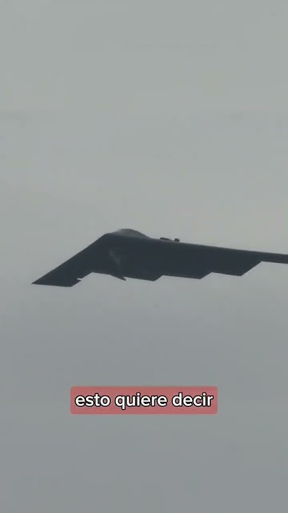 Alextripton's tweet card. El avión Estrella de EEUU muestra sus armas