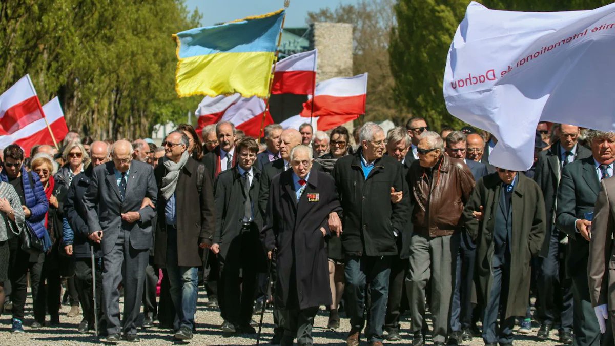 thomasradlmaier's tweet card. Das Erinnern an die NS-Zeit ist fragil und muss heute so widerständig sein wie schon lange nicht mehr. Eine Bestandsaufnahme.