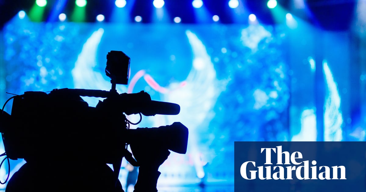 naz_ahmed2022's tweet card. Experienced figures doing entry-level roles amid prolonged work drought since Covid and rise of online content