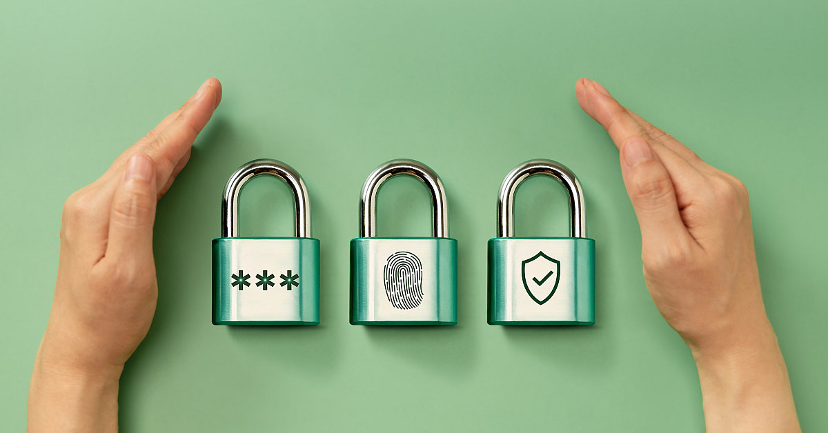 foxbook's tweet card. 認証情報の不正使用は重大な事件につながる。三菱電機は過去のインシデントの教訓からMFAの導入に踏み切る際、スマートフォンによる認証ではなく、物理的なセキュリティキー「YubiKey」を選んだ。その理由とは。