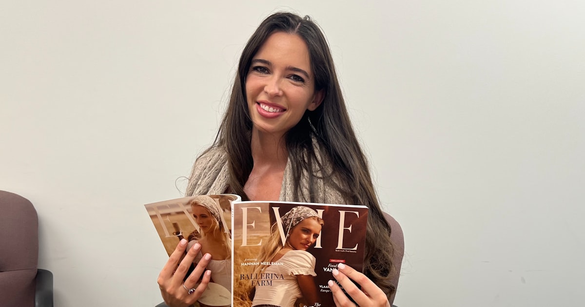 yuki_mimu's tweet card. 米国で1950年代に主流だった専業主婦の復権を訴える若い女性たちが注目されている。家事や子育てといった「充実した日常」をSNS上で紹介し、女性の活躍の場は家庭にあると主張する。こうした「トラッドワイフ」運動の背景には、女性が職場のキャリアと家庭の両立に苦悩していることがありそうだ。「女性として、最も大切なことは常に妻であり、母親であること」。トラッドワイフ復権を訴えるインフルエンサーの代表格、