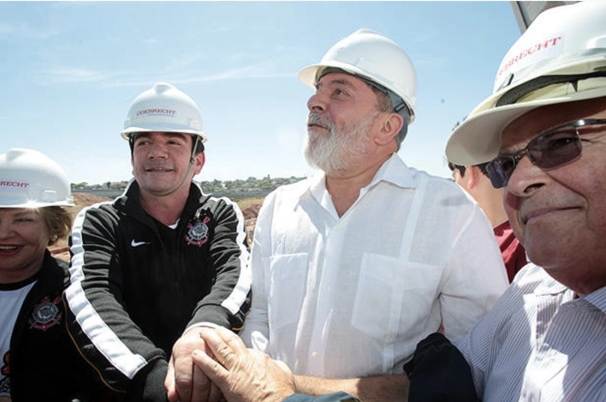 Rconstantino's tweet card. O Departamento de Justiça dos Estados Unidos, sob o governo de Donald Trump, está revirando os arquivos relacionados ao acordo de leniência firmado com a Odebrecht e a Lava Jato, em 2016.