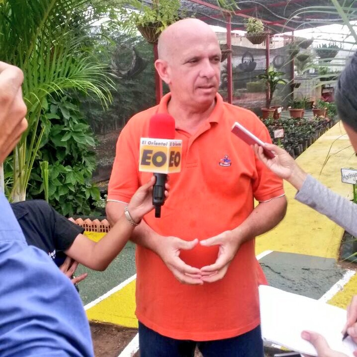 carlosjoseleon_'s tweet card. Hugo “El Pollo” Carvajal pode pegar prisão perpétua após admitir envolvimento com tráfico de cocaína e apoio às Farc; ele teria oferecido cooperação às autoridades americanas