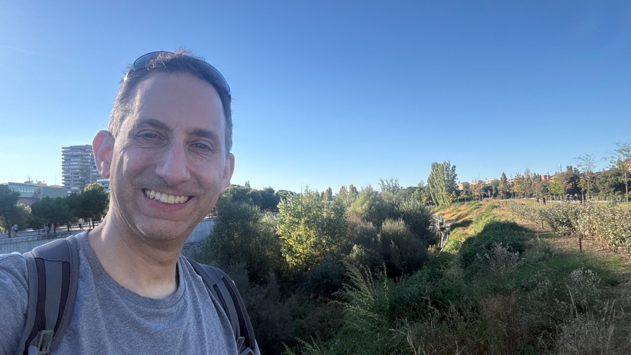 LooknerChannel's tweet card. Live from Parque Madrid Río 10/5/2025