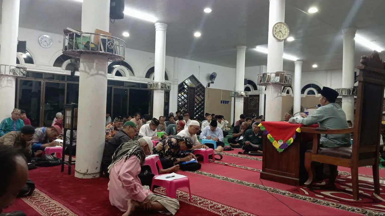 ldii_news's tweet card. Lampung (10/12). DPD LDII Kota Bandar Lampung menyelenggarakan “Pengajian Akbar Triwulan IV Tahun 2024”. Acara itu dihelat di tiga lokasi