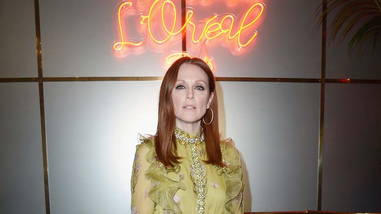 voguemagazine's tweet card. Julianne Moore Salutes Emerging Talents With L’Oréal Paris