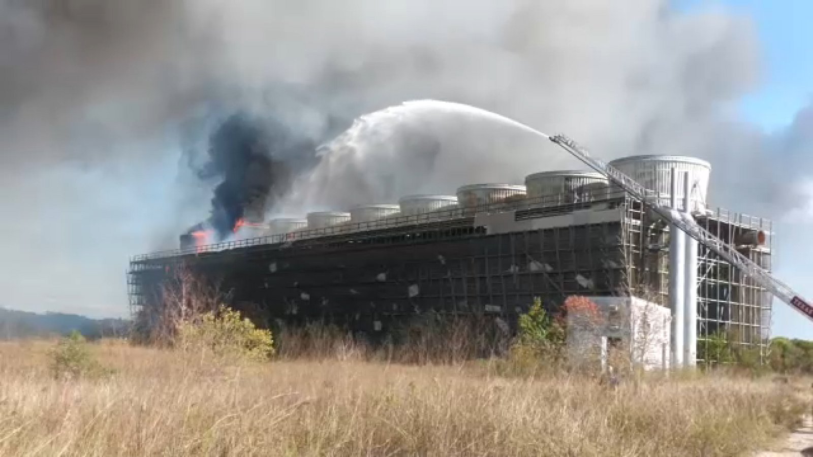 ICS_SCADA's tweet card. A smoke plume rose above Texas City and the nearby communities of Bacliff and San Leon due to a massive fire at the PHR Peakers plant, officials say.
