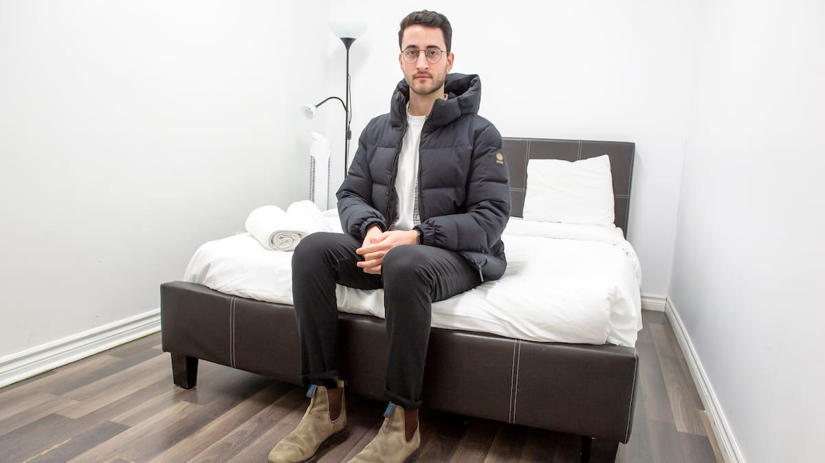 FrancisPilon_'s tweet card. Nos représentants ont pu louer facilement une chambre sans fenêtre semblable à celle où la jeune Charlie Lacroix est morte.