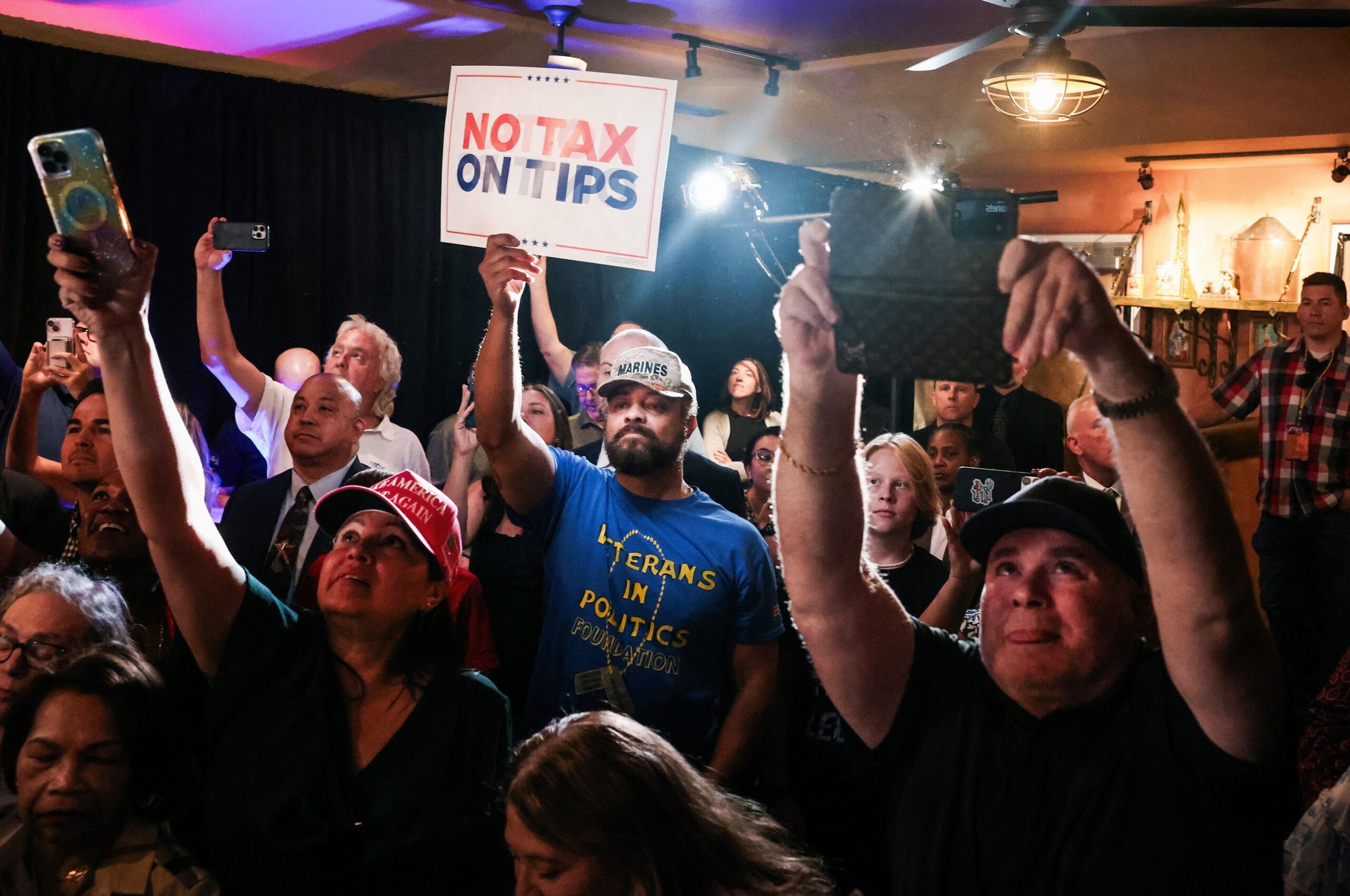 ALROJASFORNEV's tweet card. Explore the factors influencing Nevada Latinos' growing support for Trump in the 2024 election, highlighting shifting political dynamics and key issues.