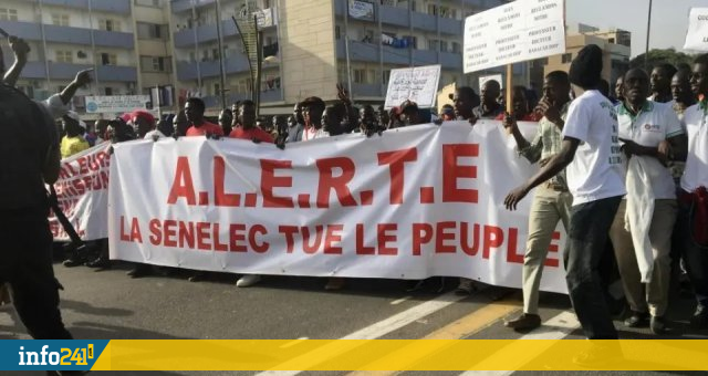 Info241_'s tweet card. À l’appel du collectif citoyen Noo Lank, une centaine de Sénégalais ont battu le pavé, ce vendredi 17 octobre, dans les rues de Dakar pour protester...