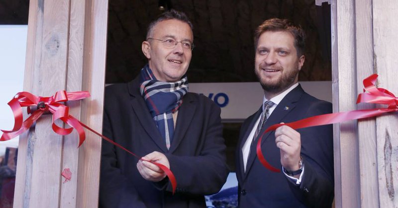 Tweet card summary image